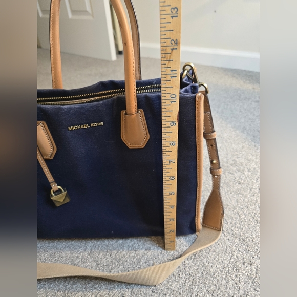 Michael Kors Mercer Large Canvas Leather Concertible Tote Navy Cream Tan - Picture 14 of 16